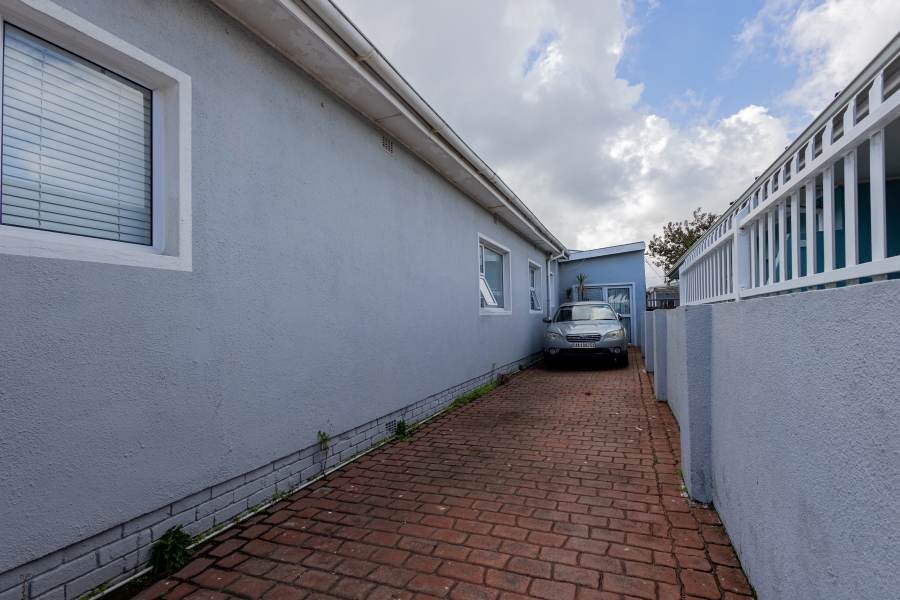6 Bedroom Property for Sale in Churchill Estate Western Cape